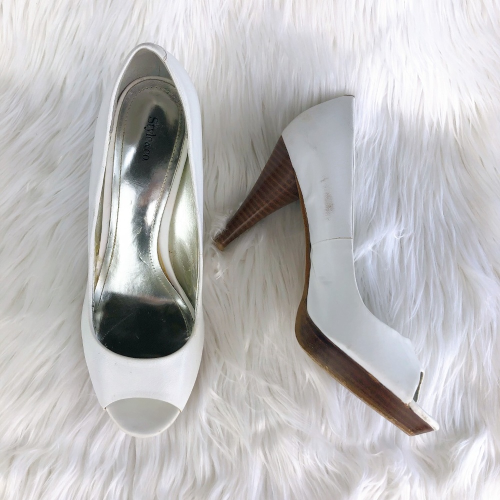 🌹 White Leather Platform Peep Toe Heels 🌹